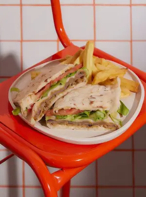Sanguche milanesa de carne sim