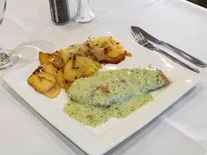 Mero grillé crema de albahaca