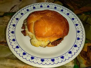 Hamburguesa c/queso con fritas