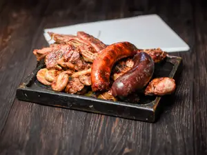 Parrillada XXL (Comen 6,Pican 7)