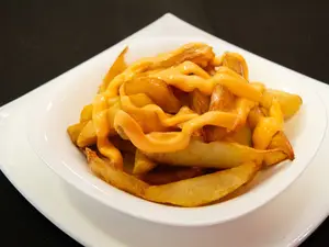 Fritas grandes con cheddar