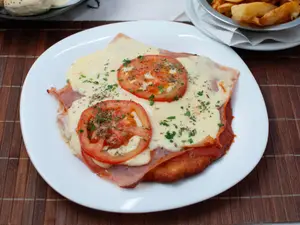 Milanesa de ternera napolitana