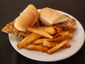 Sándwich de pollo grillé