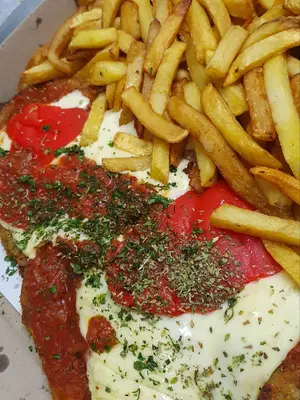 Milanesa a la pizza con guarni
