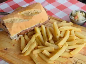 Choripan Con Papas Fritas