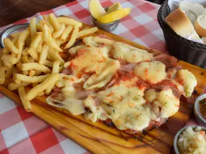 Matambre a la pizza con guarni