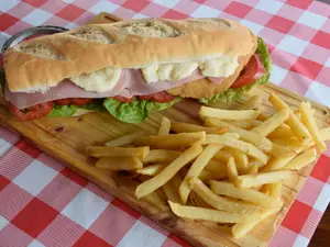 Sáng mila pollo compl c/fritas