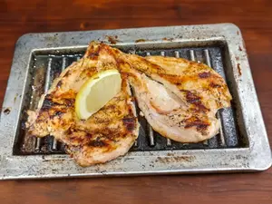 Pechuga de pollo grillé