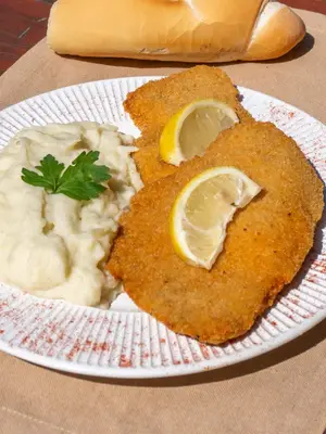 Milanesa de pollo c guarnicion