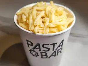 Casarecce + salsa + queso