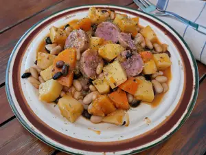 Guiso de porotos y chorizo