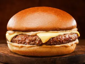 Hamburguesa 120g, cheddar y papas fritas