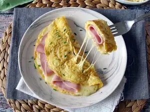 Omellete jamon y queso