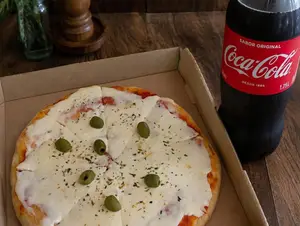 Pizza muzza + coca cola 2.25l