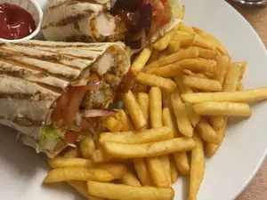 Wrap pollo y papas fritas