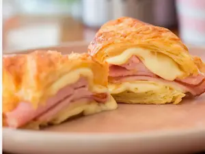 Medialunas con jamon y queso C/u - SIN GLUTEN