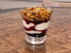 Granola casera y yogurt
