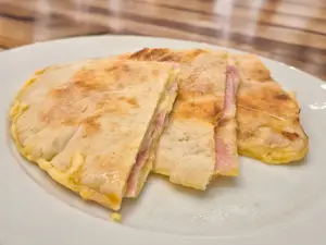 Sandwich de jamón y queso