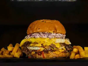 Burger De La Casa Doble