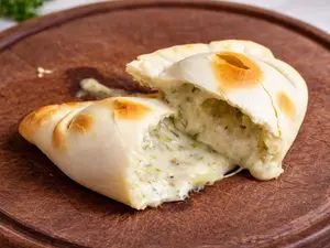 Empanada cebolla y queso