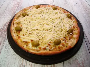 Pizza fugazzeta con provolone
