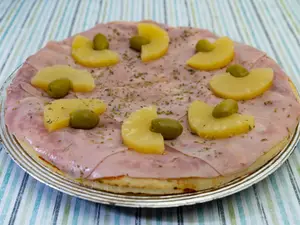Pizza jamón y ananá