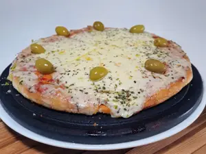 Pizza muzzarella con panceta