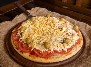 Pizza napolitana con huevo