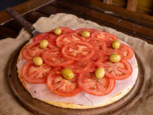Pizza napolitana con jamón