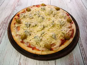 Pizza tres quesos