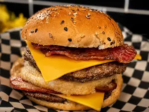 Peppu burguer doble cheddar y bacon