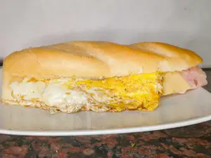 Tostado De Jamon Queso Y Huevo