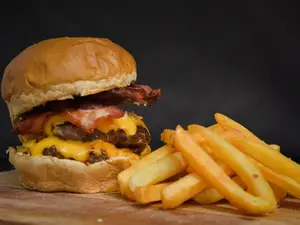 Bacon y cheese doble + papas