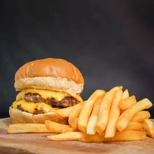 Cheese burger doble + fritas