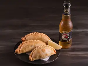 3 empanadas + porrón miller