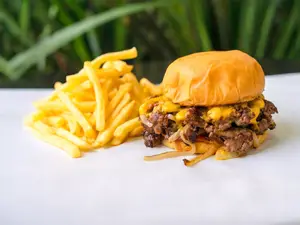 Oklahoma burger + papas