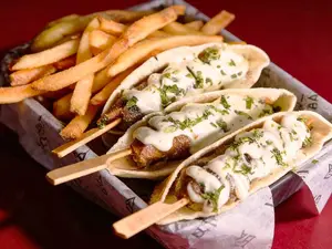 Pinchos kebab + papas