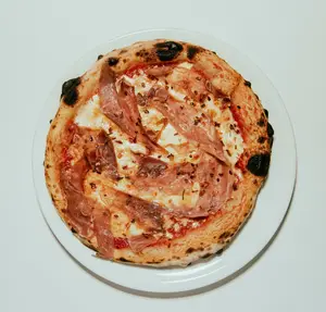 Crudo y provolone napoletana