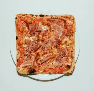 Crudo y provolone romana