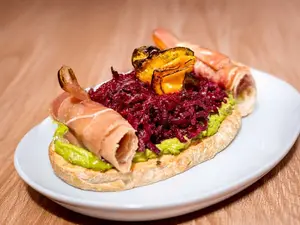 Tostón de la huerta c/jamón
