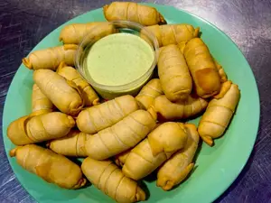 24 tequeños queso 5cm + 1 sals