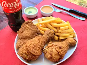 3 piezas + 1 fritas grandes