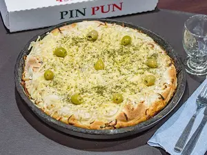 Chica fugazzeta rellena
