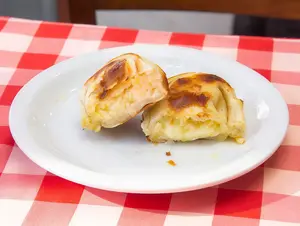 Empanada de cebolla y queso
