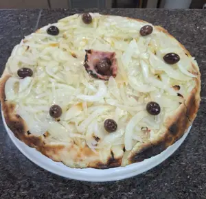 Grande fugazza con jamon y queso