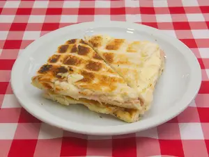 Sándwich tostado mixto