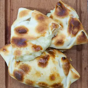 Empanada de queso y cebolla