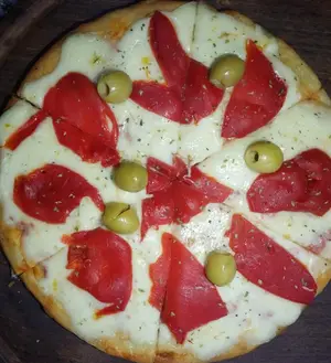 Pizza Grande De Morrones