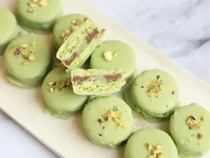 Bandeja de alfajores de pistacho