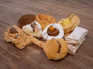 Docena de facturas surtidas